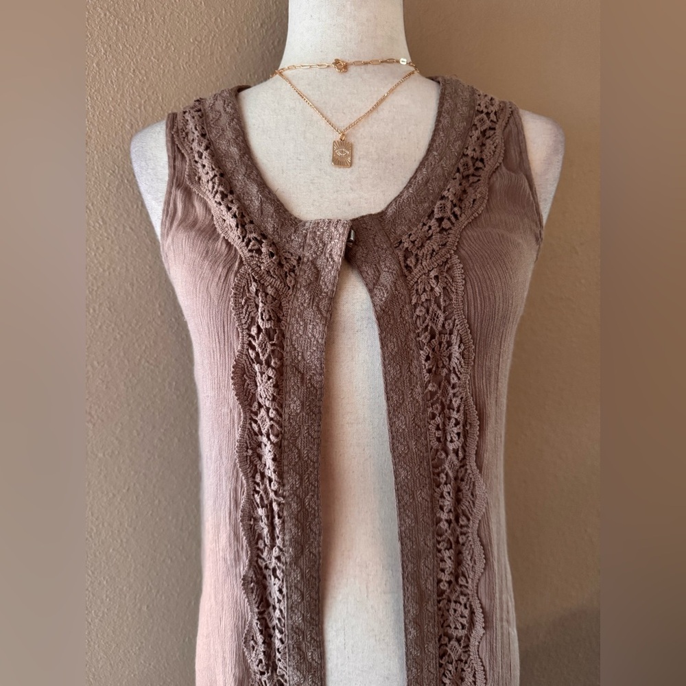 Long Brown Sleeveless Cardigan with Lace Detail - Picture 4 of 8